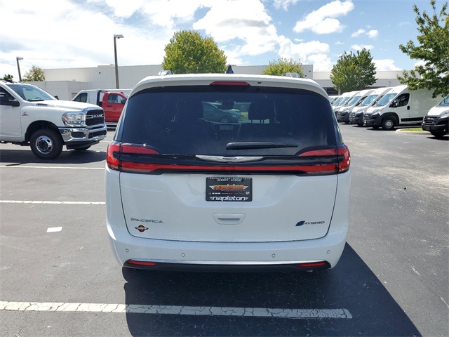 2024 Chrysler Pacifica Hybrid Pinnacle 19