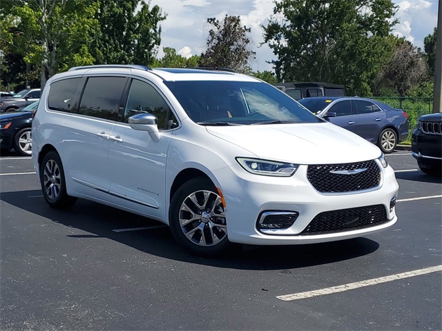 2024 Chrysler Pacifica Hybrid Pinnacle 22