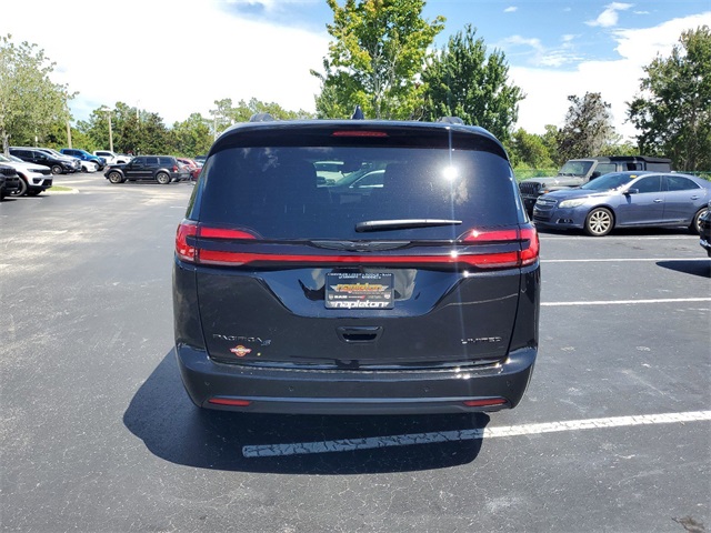 2024 Chrysler Pacifica Limited 18