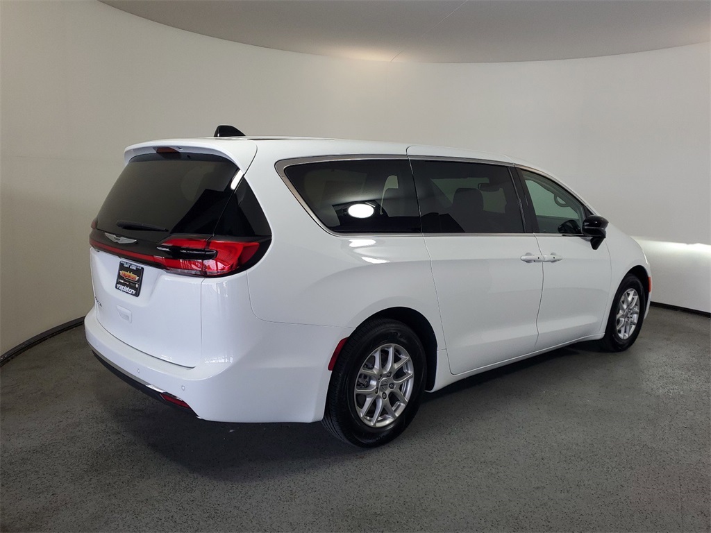 2024 Chrysler Pacifica Touring L 9