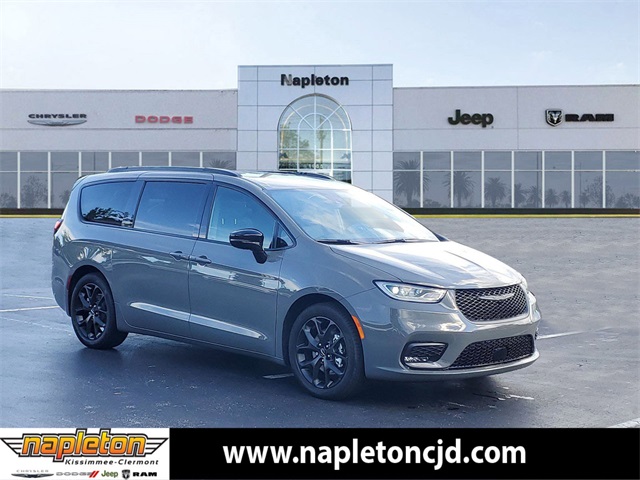 2024 Chrysler Pacifica Touring L 1