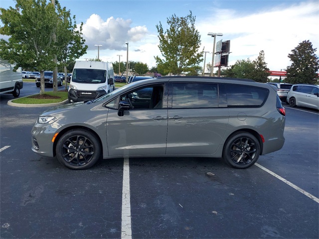 2024 Chrysler Pacifica Touring L 4