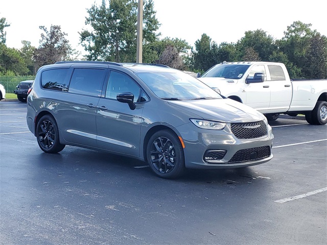 2024 Chrysler Pacifica Touring L 23