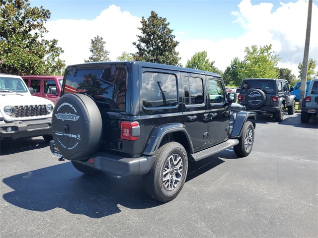 2024 Jeep Wrangler Sahara 18