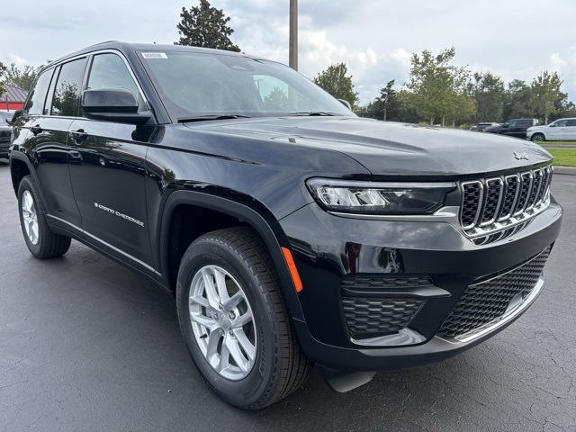 2025 Jeep Grand Cherokee Laredo 3