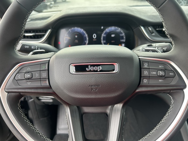 2025 Jeep Grand Cherokee Laredo 13