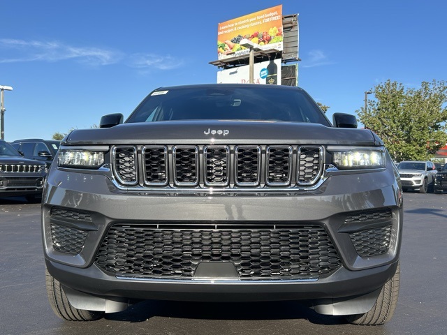 2025 Jeep Grand Cherokee Laredo 2