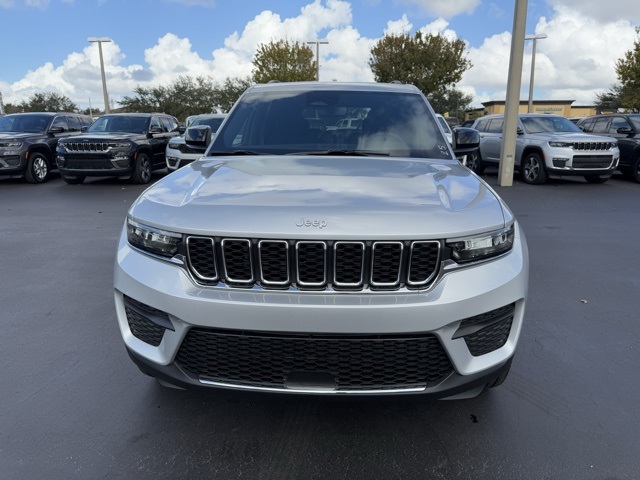 2025 Jeep Grand Cherokee Laredo 2