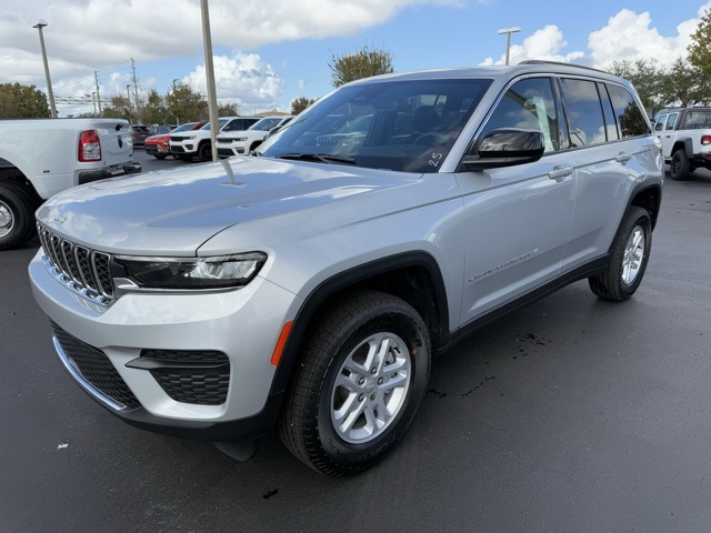 2025 Jeep Grand Cherokee Laredo 3