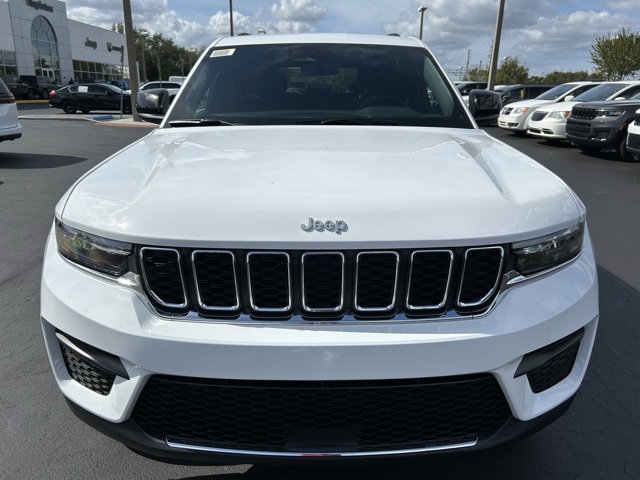 2025 Jeep Grand Cherokee Laredo 2