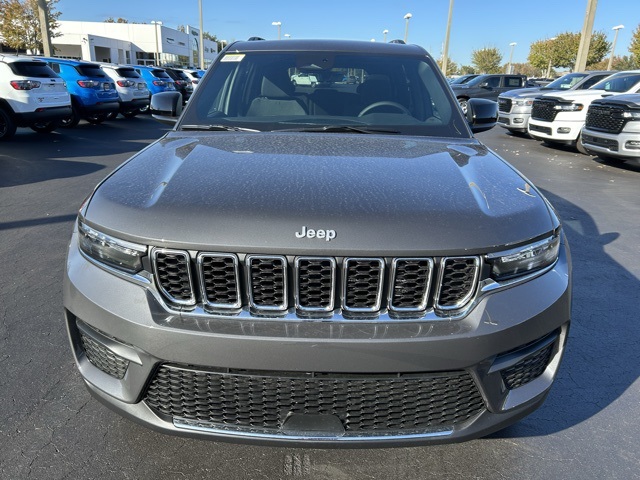 2025 Jeep Grand Cherokee Laredo 2