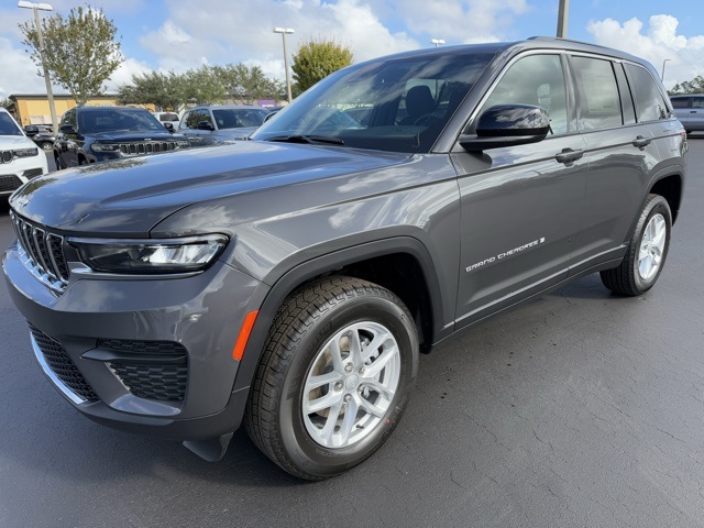 2025 Jeep Grand Cherokee Laredo 3