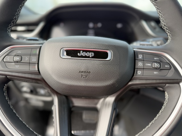 2025 Jeep Grand Cherokee Laredo 15