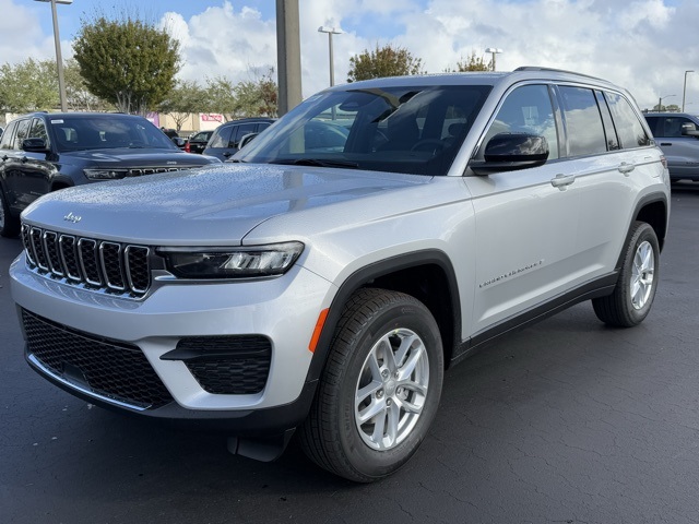 2025 Jeep Grand Cherokee Laredo 3