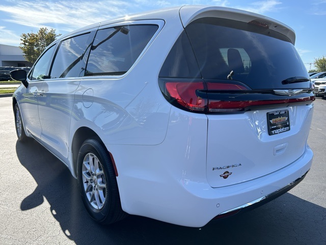 2025 Chrysler Pacifica  5