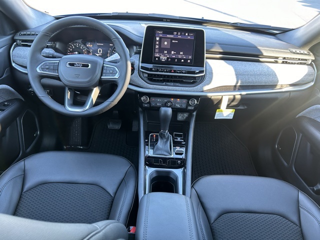 2025 Jeep Compass Latitude 19