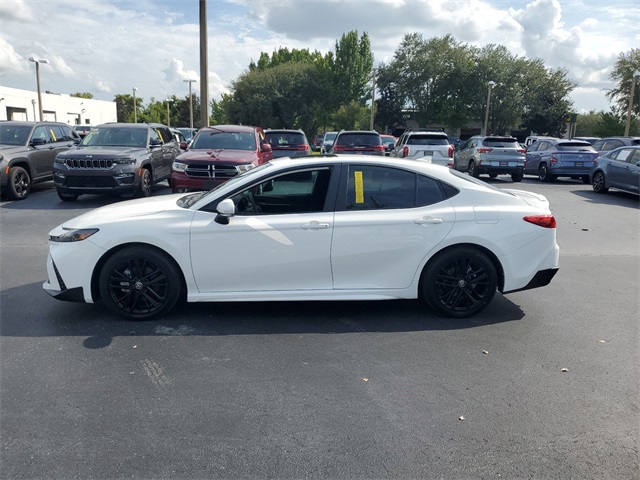 2025 Toyota Camry SE 4