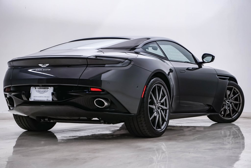 2018 Aston Martin DB11 V12 9