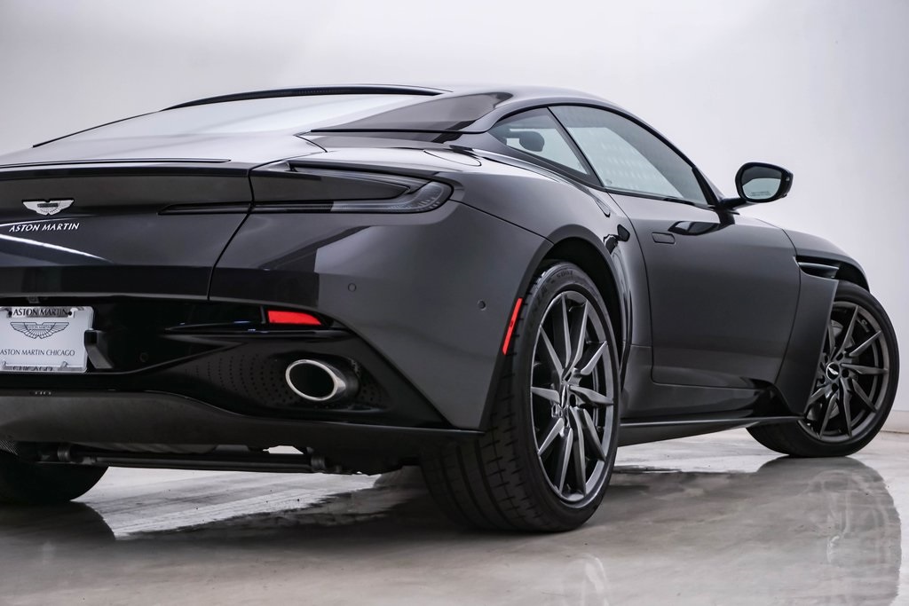 2018 Aston Martin DB11 V12 10