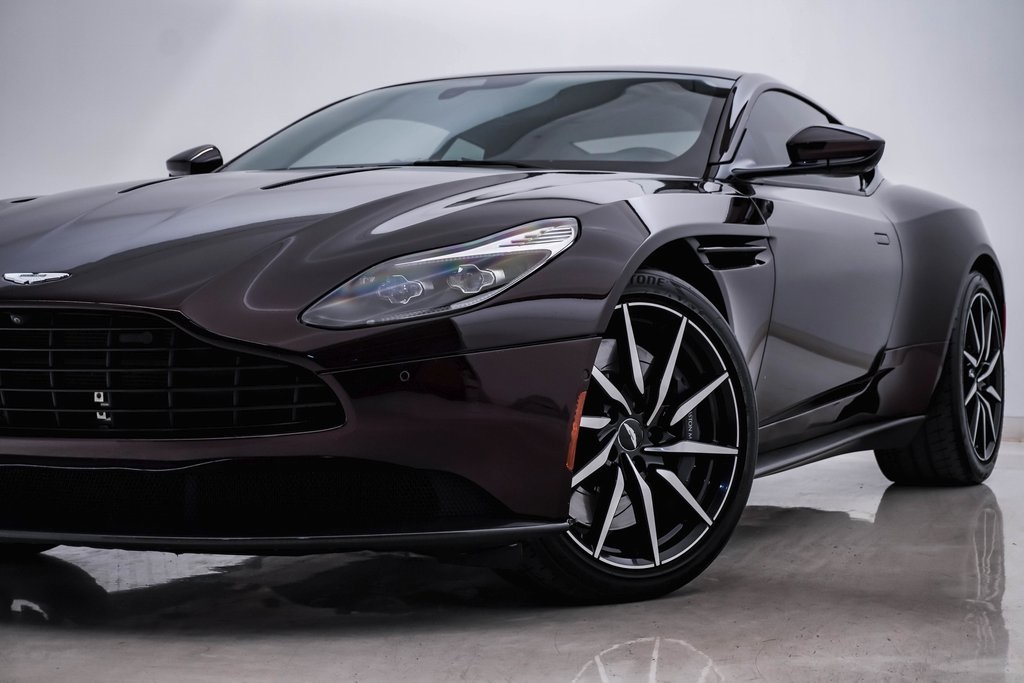 2018 Aston Martin DB11 Coupe 2