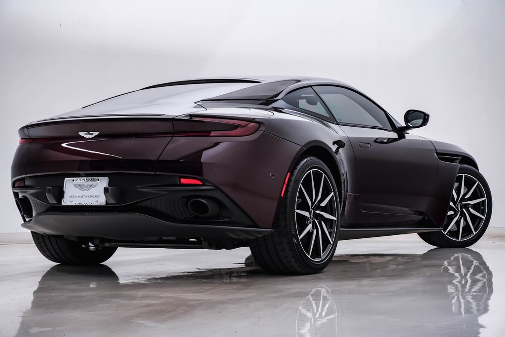 2018 Aston Martin DB11 Coupe 9