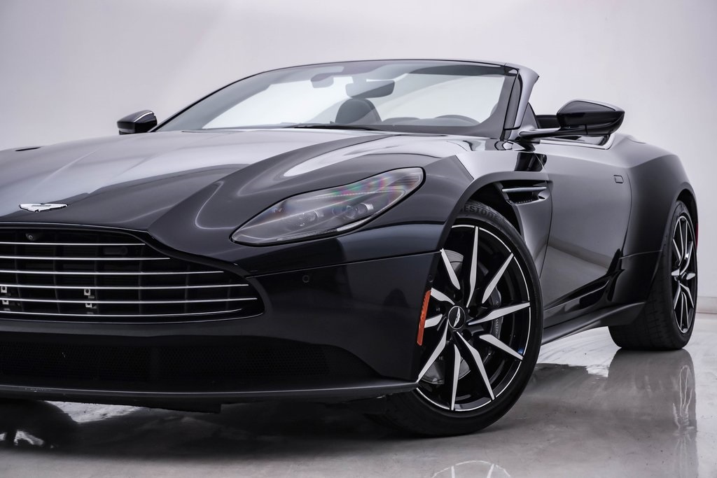 2019 Aston Martin DB11 Volante 2