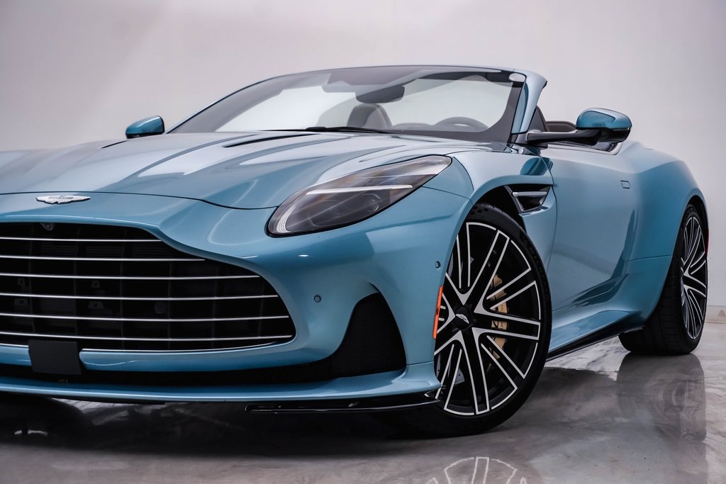 2024 Aston Martin DB12 Volante 2