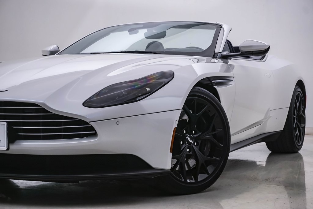 2019 Aston Martin DB11 Volante 2