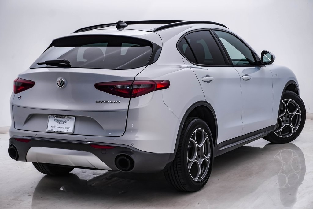 2022 Alfa Romeo Stelvio Ti 11