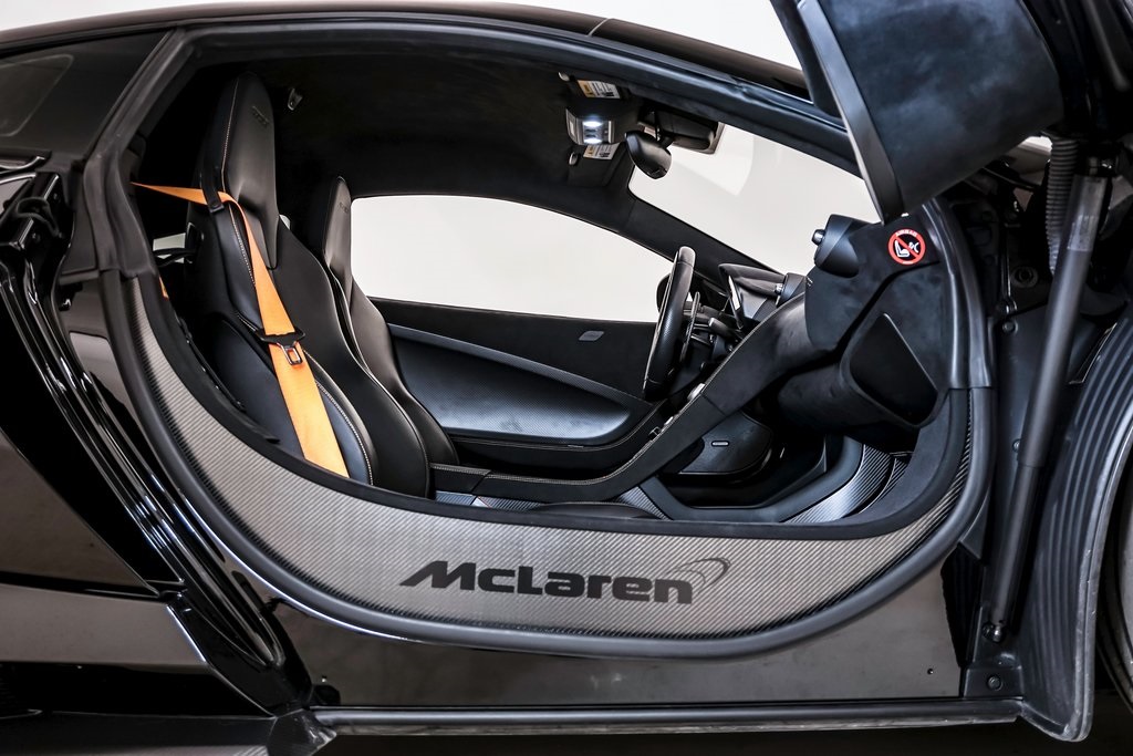 2016 McLaren 675LT Coupe 24