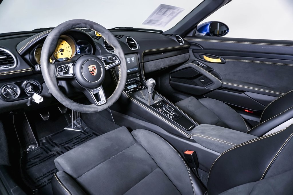 2023 Porsche 718 Spyder Manual 25