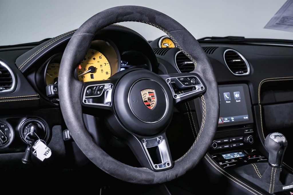 2023 Porsche 718 Spyder Manual 27