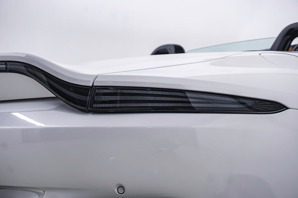 2021 Aston Martin Vantage Roadster 15