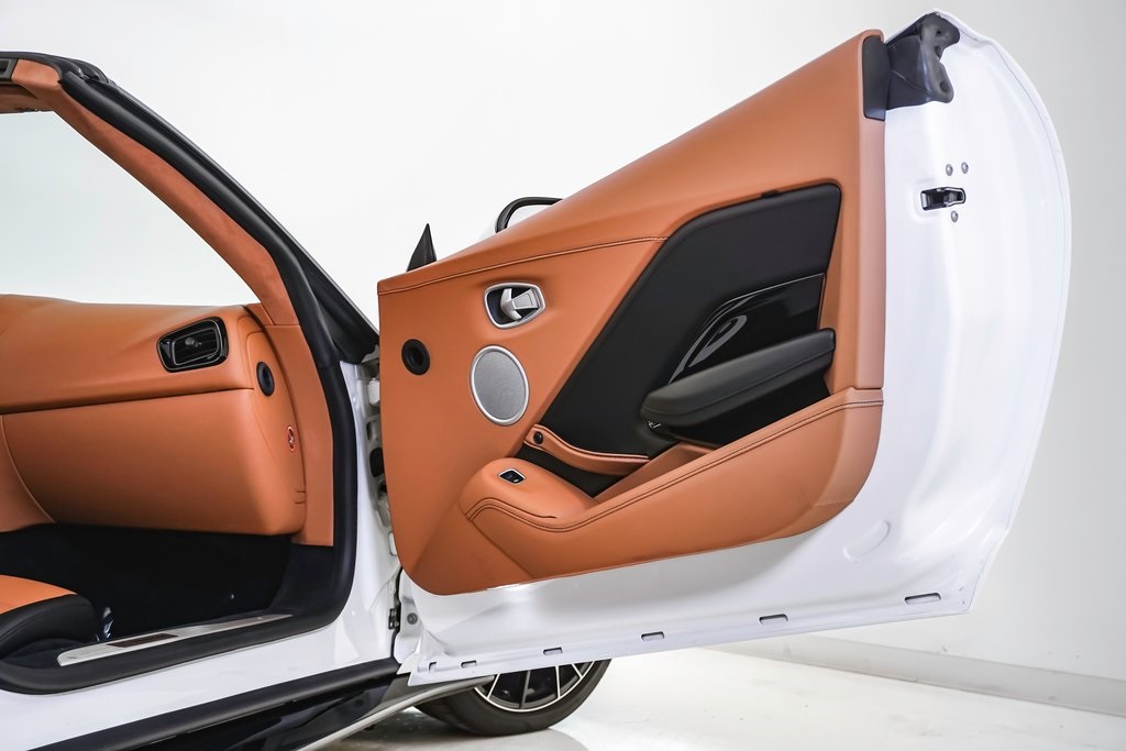 2021 Aston Martin Vantage Roadster 20