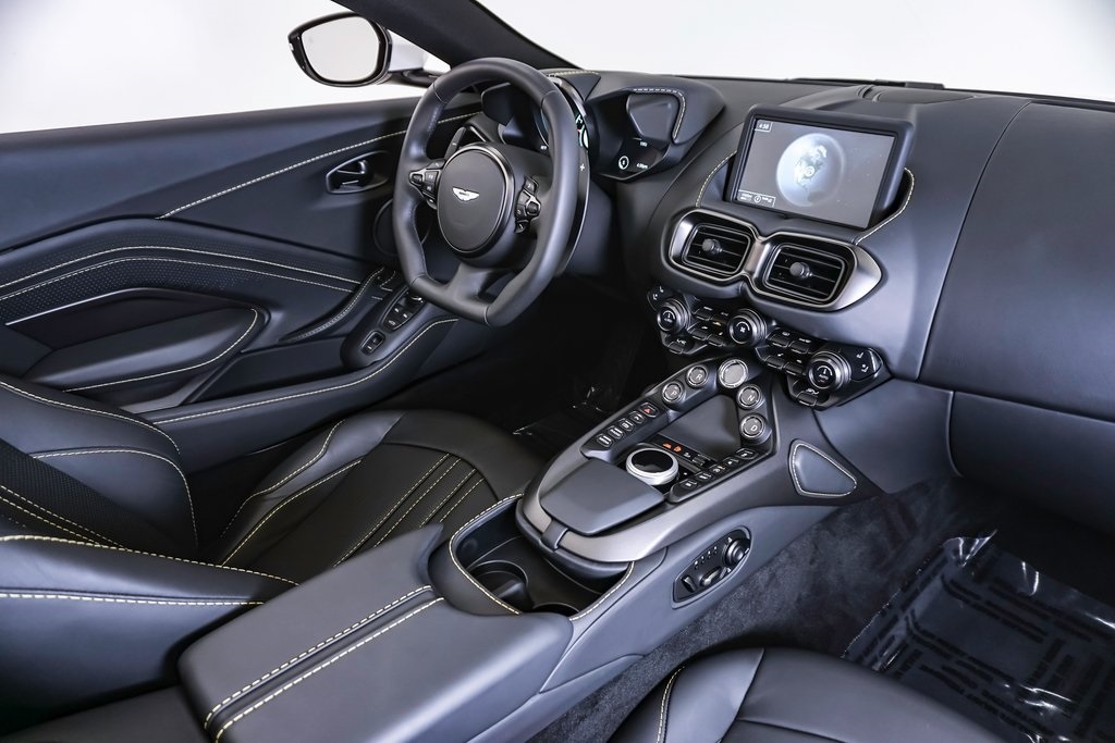 2023 Aston Martin Vantage Roadster 18