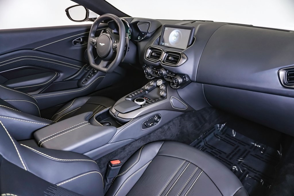 2023 Aston Martin Vantage Roadster 19