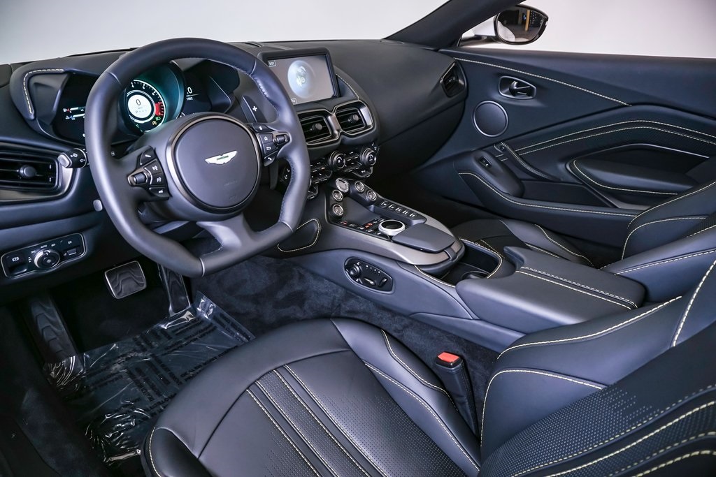 2023 Aston Martin Vantage Roadster 26