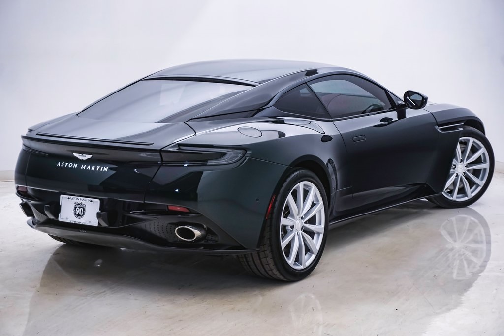 2022 Aston Martin DB11 Coupe 10