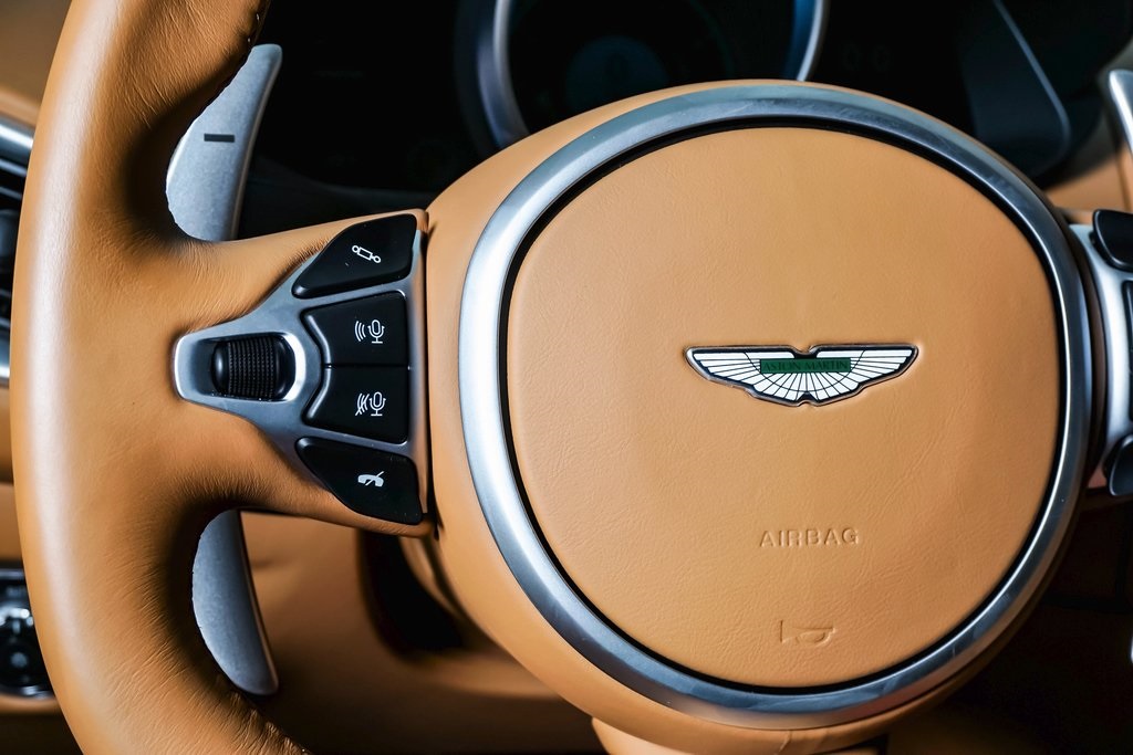 2023 Aston Martin DBS Coupe 32