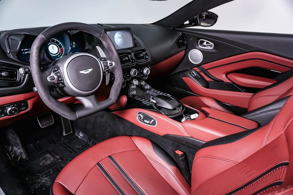 2021 Aston Martin Vantage Roadster 23