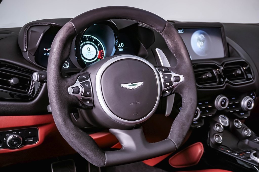 2021 Aston Martin Vantage Roadster 24