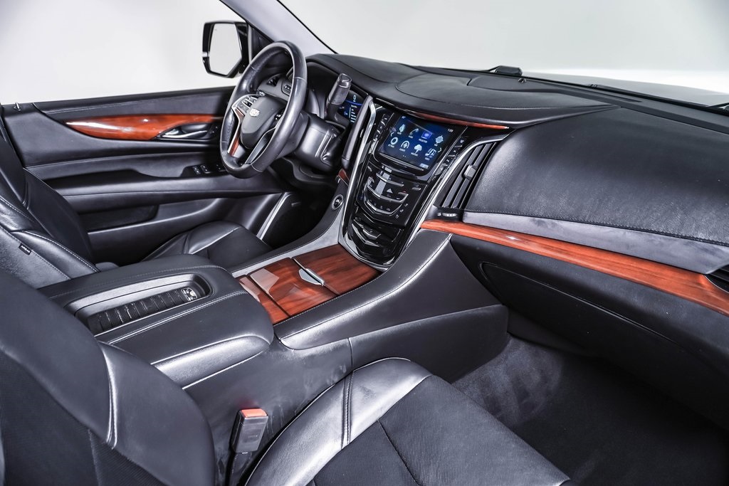 2018 Cadillac Escalade ESV Luxury 14