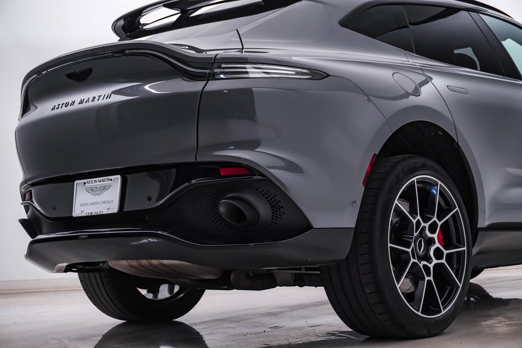 2021 Aston Martin DBX SUV 12