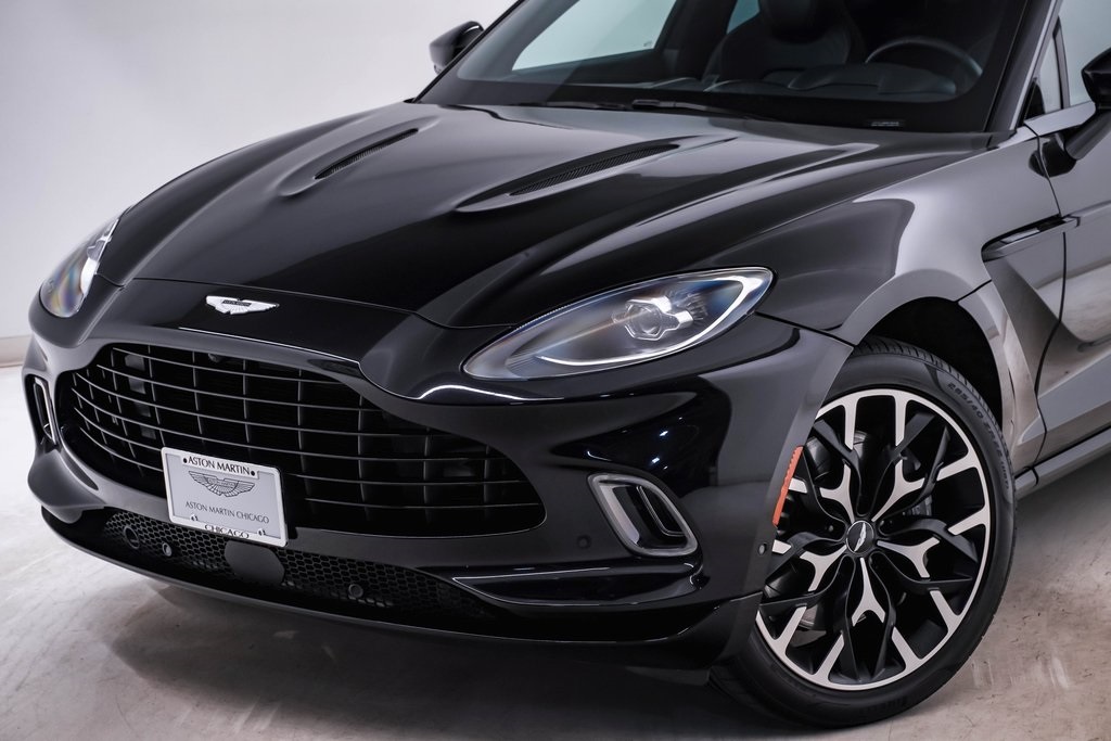 2021 Aston Martin DBX SUV 4