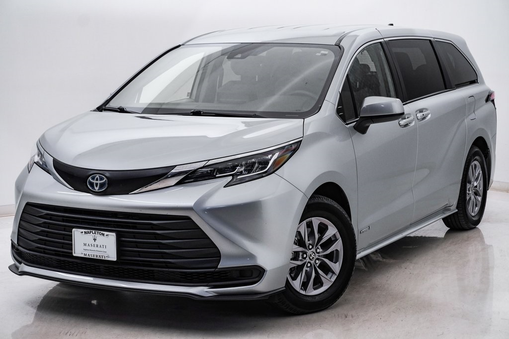 2021 Toyota Sienna LE 3