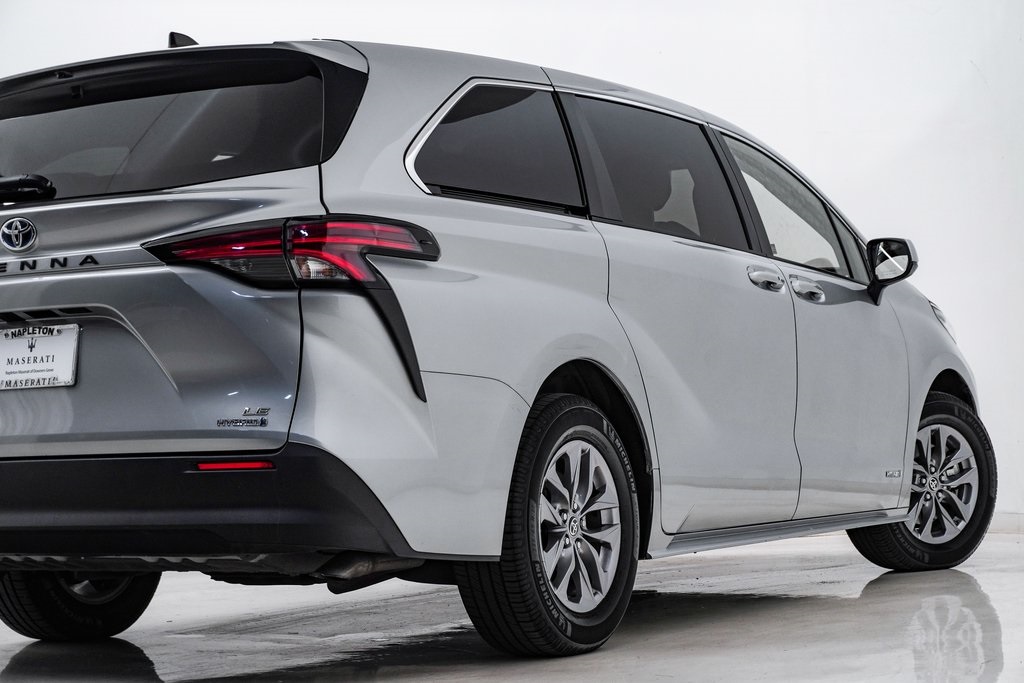 2021 Toyota Sienna LE 10