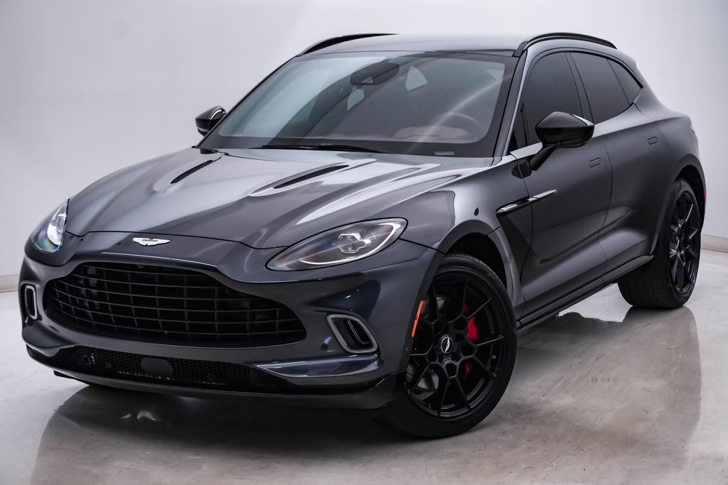 2021 Aston Martin DBX SUV 3