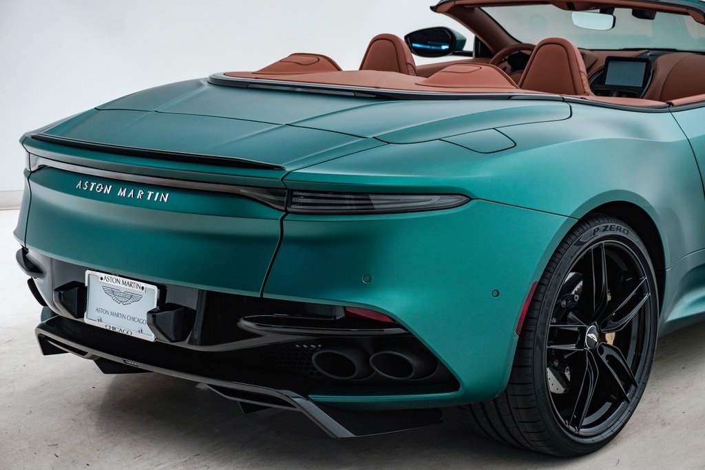 2023 Aston Martin DBS Volante 17