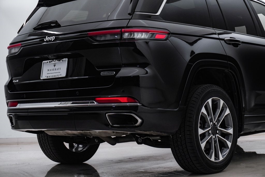 2023 Jeep Grand Cherokee Overland 12