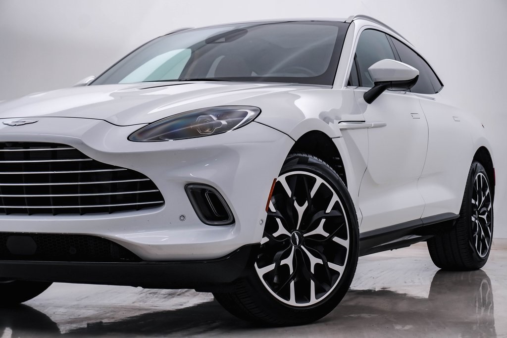 2021 Aston Martin DBX SUV 2